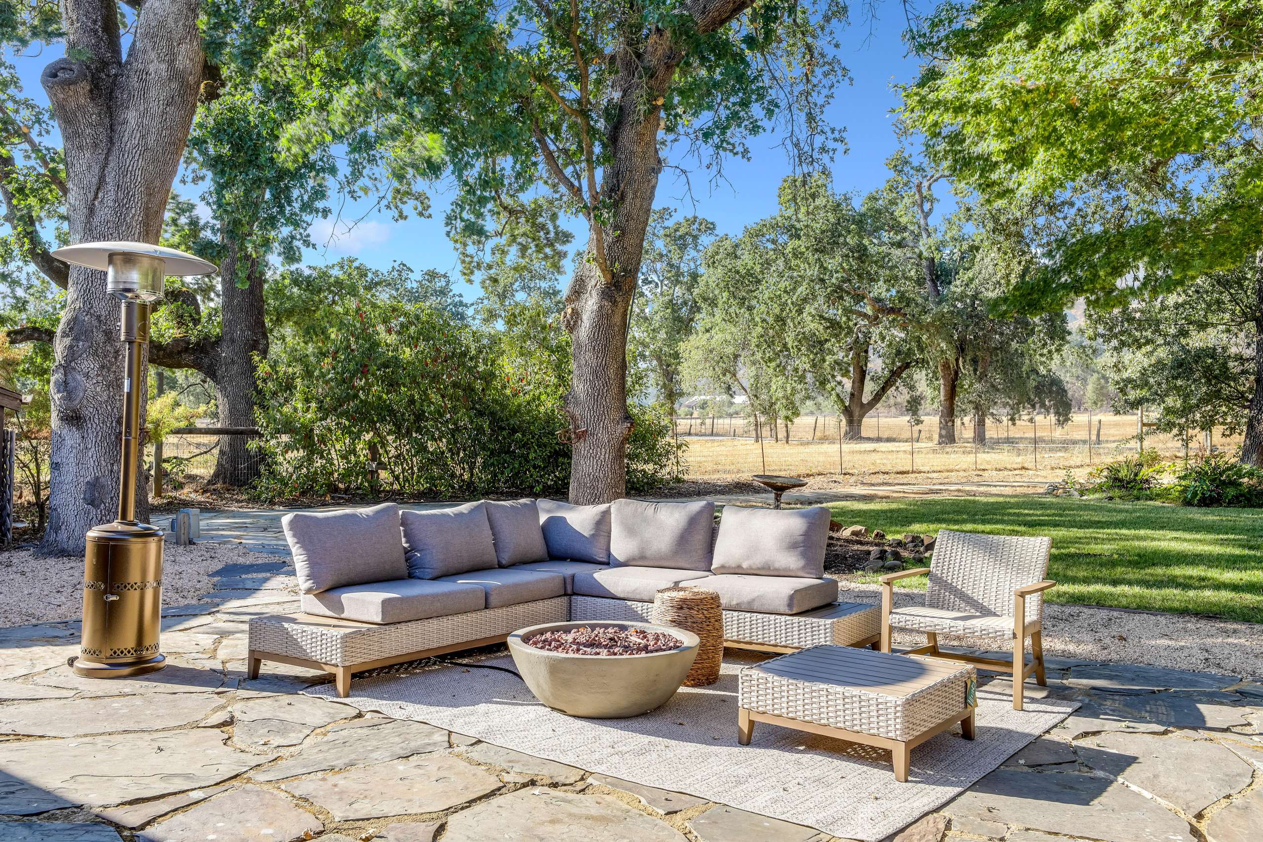 Bella Luxury Rentals - Sonoma Farm Estate Outdoor Living