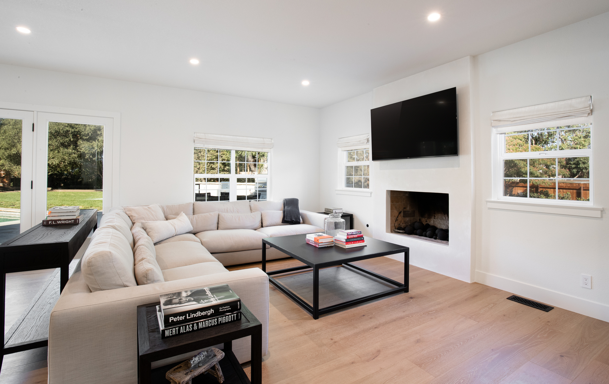 Bella Luxury Rentals - Los Olivos Living Room